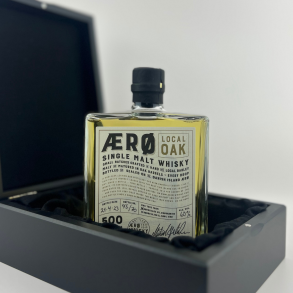 �R� SINGLE MALT WHISKY LOCAL OAK FLASKE I TR�KASSE